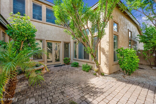 Building Photo - 2407 E Glacier Pl