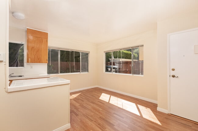 Building Photo - 2256 S Carmelina Ave