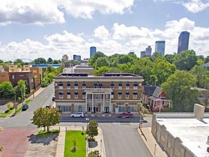 Building Photo - 101 S Victory St