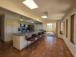 Building Photo - 8 Ute Ln