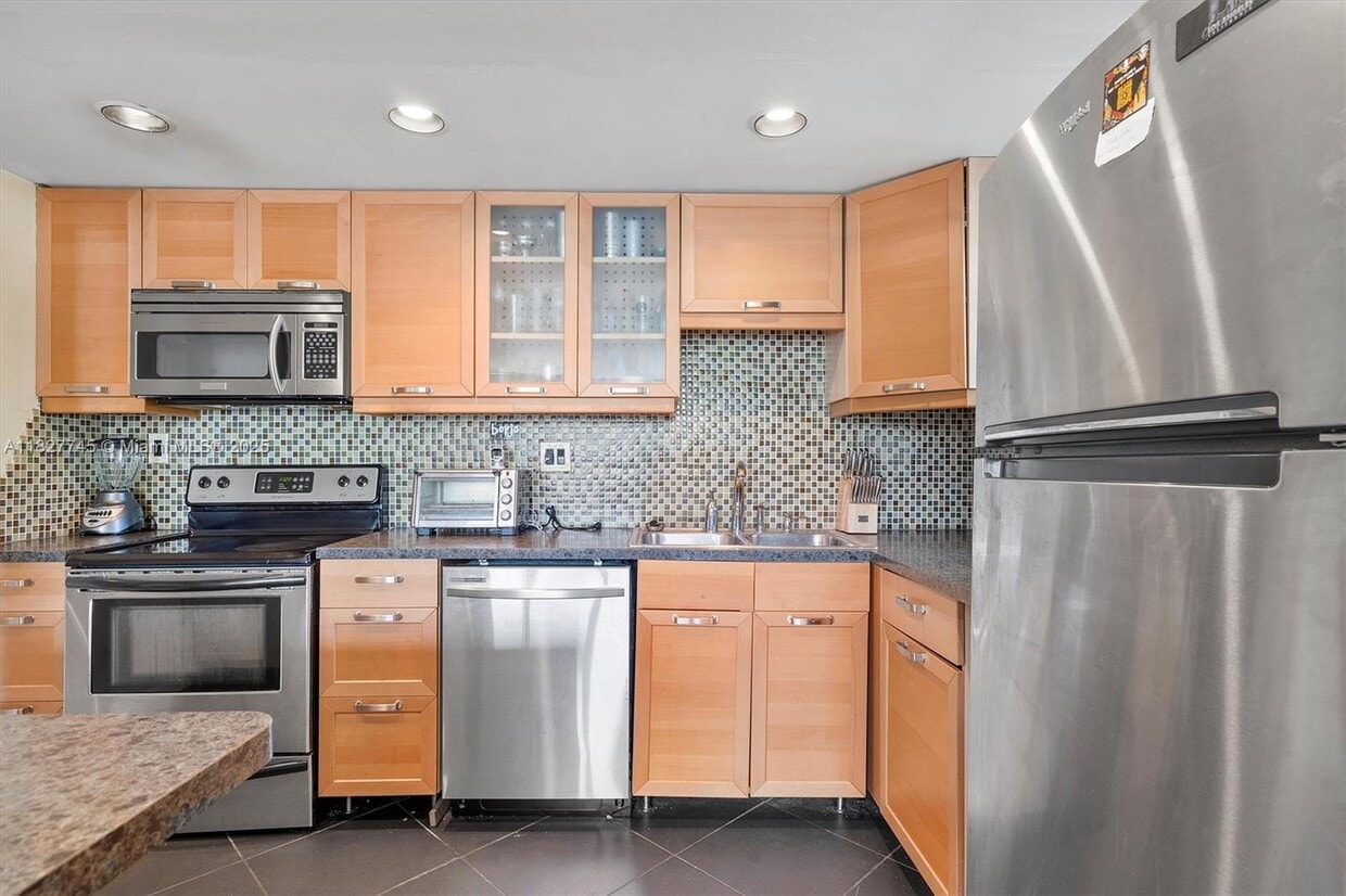 Primary Photo - 2771 Taft St