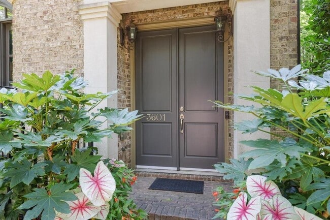 Photo - 3601 Habersham Rd NW Townhome