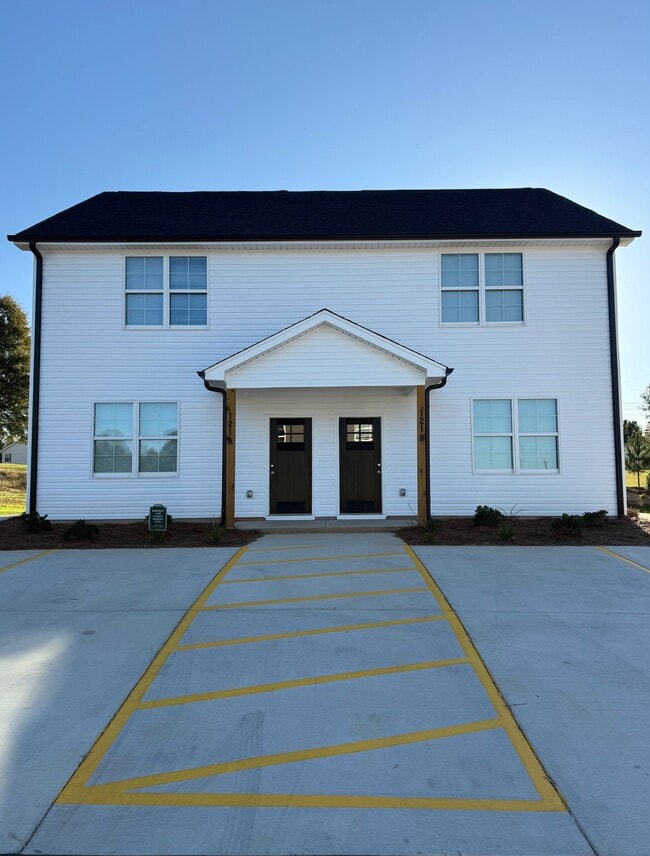 Building Photo - 121 Diver Dr