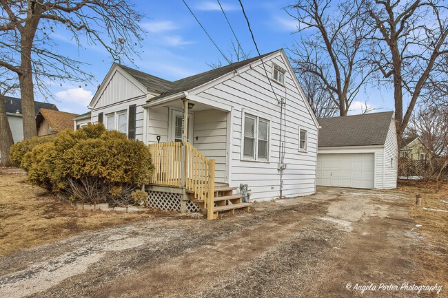 Building Photo - 33759 N Lake Shore Dr