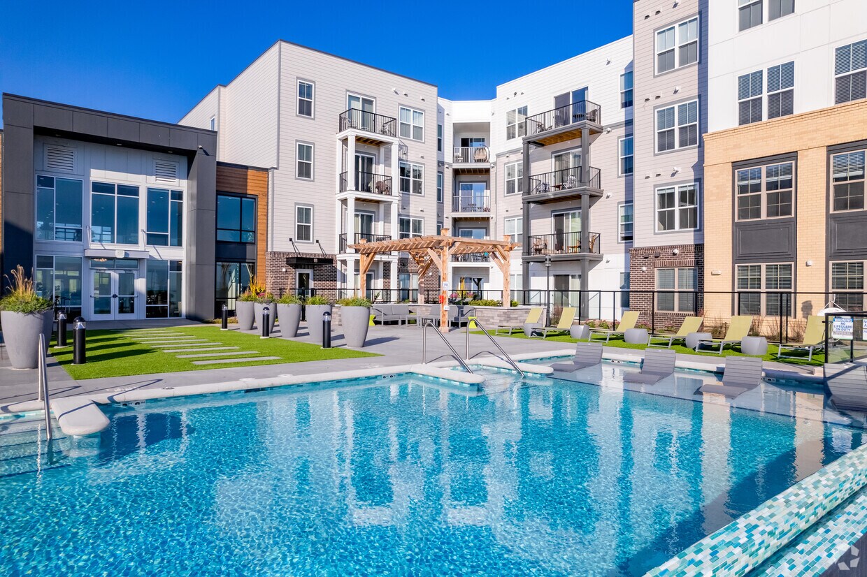 42 Hundred On The Lake Apartments 4200 S Lake Dr Saint Francis, WI