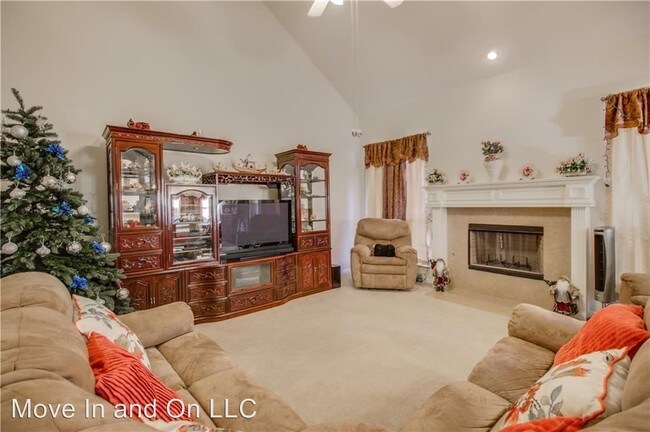 Foto del edificio - 3348 Silver Creek Dr