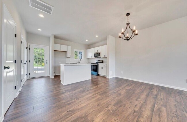 Foto del edificio - Brand New Townhouse in Blacksburg, VA.