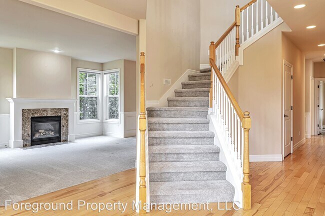 Building Photo - 4 br, 2.5 bath House - 704 16th Ave W