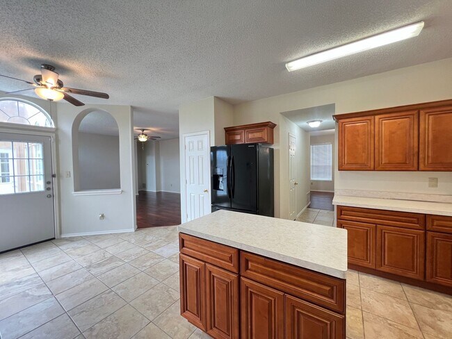 Building Photo - 723 Sumner Dr