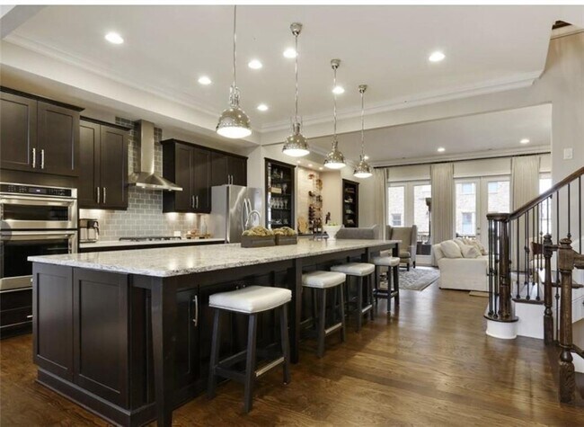 Foto del edificio - 5010 Merton Ln