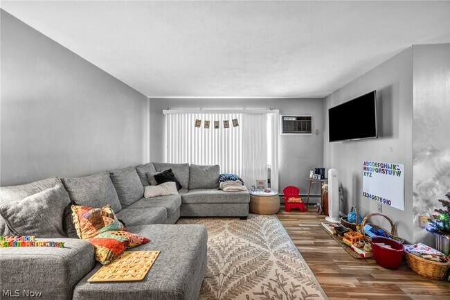 Building Photo - 5200 Royalton Rd