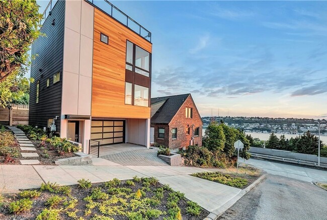 Building Photo - Stunning Modern Home with Views & Two-Car ...