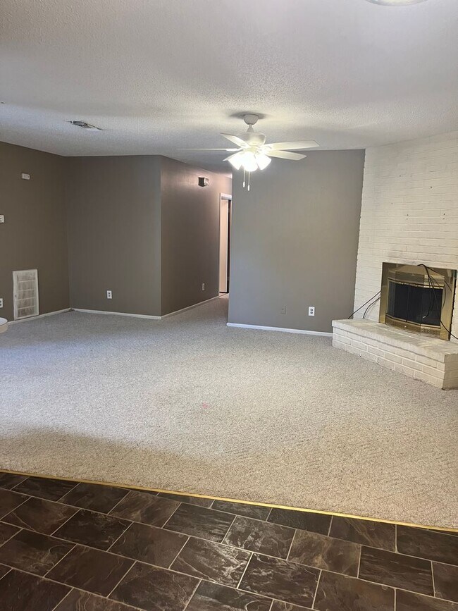 Foto del edificio - 1105 E 23rd St