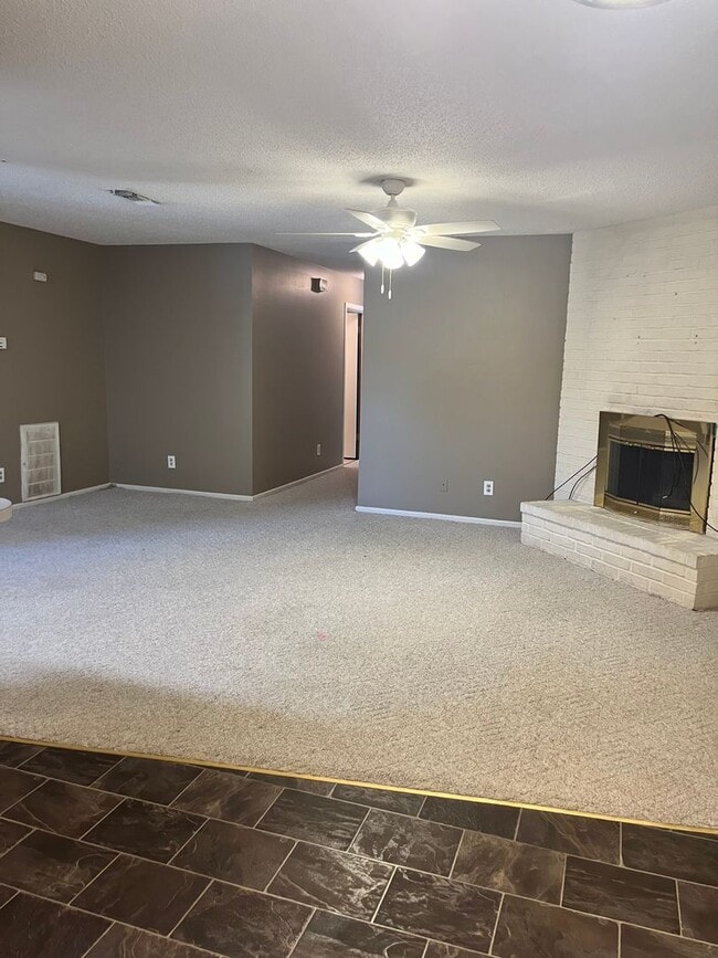 Building Photo - 1105 E 23rd St