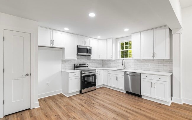 Kitchen - 20 Lyncrest St