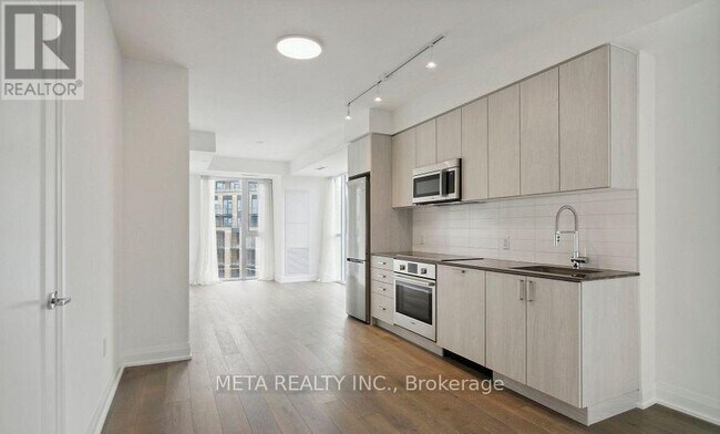 Building Photo - 293 The Kingsway