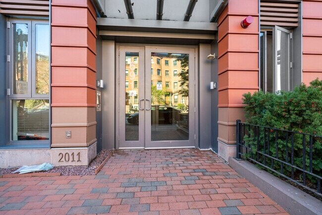 Foto del edificio - 691 Massachusetts Ave