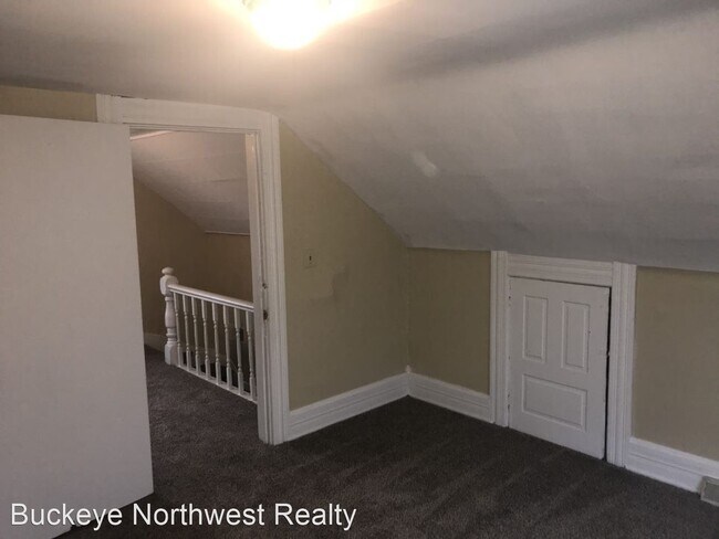 Building Photo - 3 br, 1 bath House - 660 E Broadway St