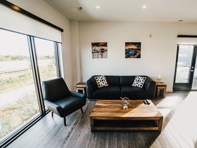 Photo du bâtiment - 655 Sterling Lyon Pkwy