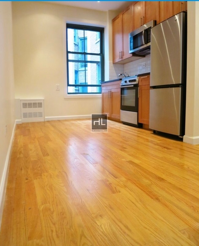 Building Photo - “Junior” 2-BEDROOM + 1 BATHROOM UES APT!
