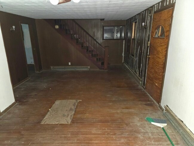 Building Photo - 143 Elm St