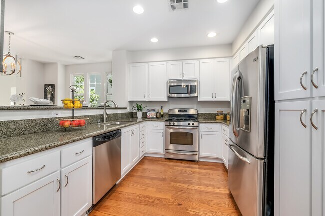 Building Photo - 251 Birch Creek Dr