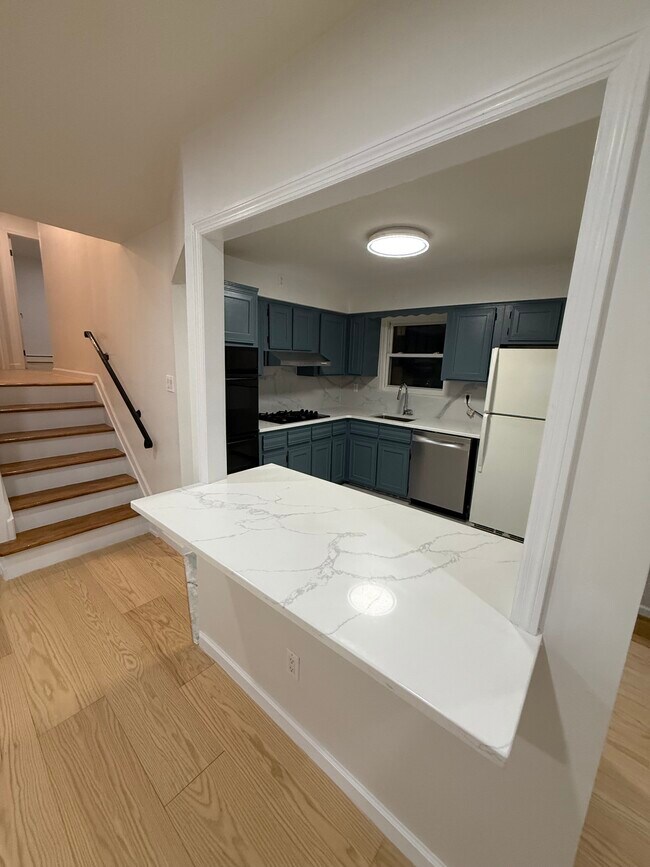 Foto del edificio - 30 Bay 37th St