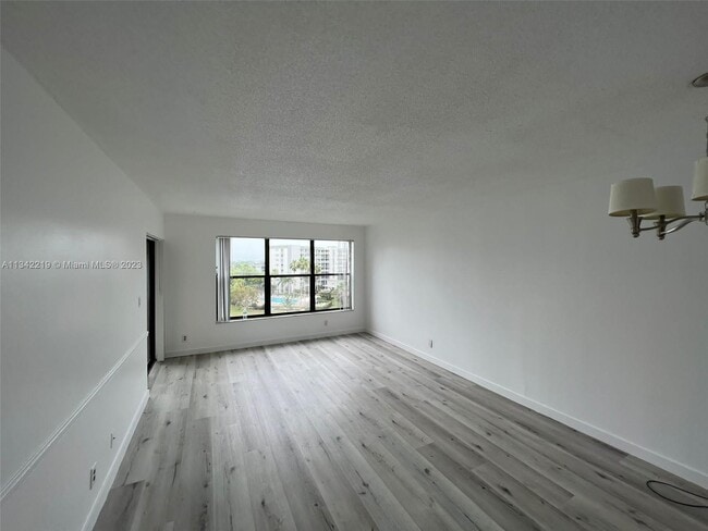 Building Photo - 2309 S Cypress Bend Dr
