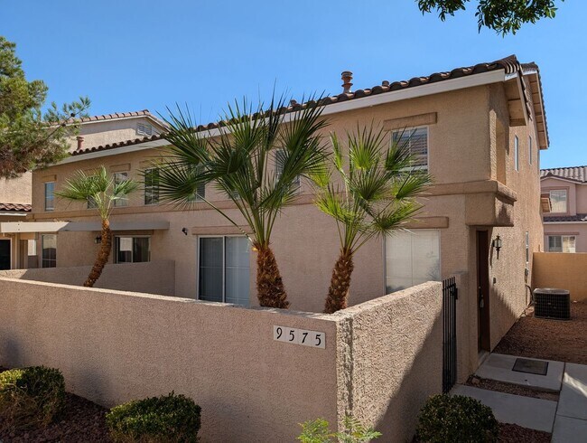 Foto del edificio - 2 bedroom Gated Community on LV BLVD