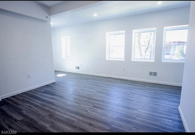 Building Photo - 818 S 12th St