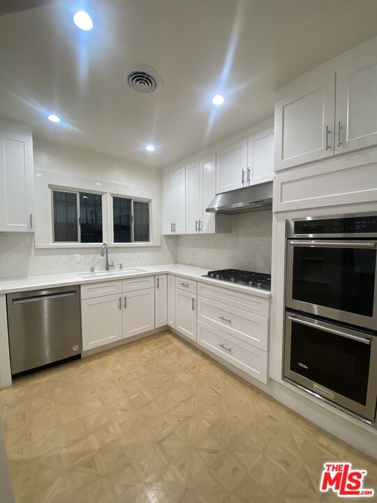 Building Photo - 157 S Elm Dr