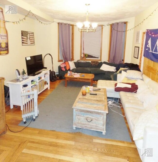 Building Photo - 6 bedroom in Brookline MA 02446