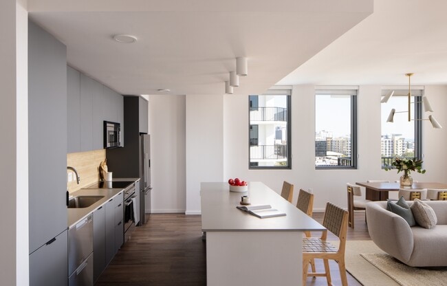 Building Photo - VIV