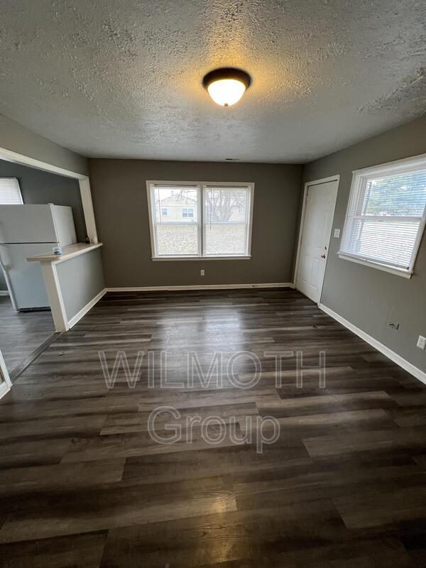 Building Photo - 2243 Admiral Dr