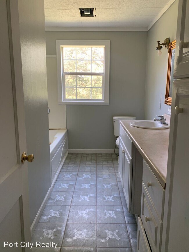 Foto del edificio - 3 br, 1 bath House - 5760 Jefferson Paige Rd.
