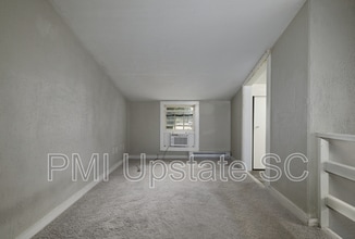 Building Photo - 181 N Fairview Ave