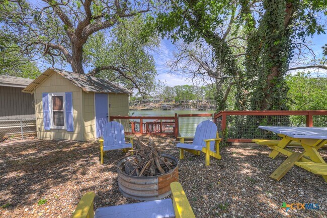 Foto del edificio - 1015 Reiley Rd