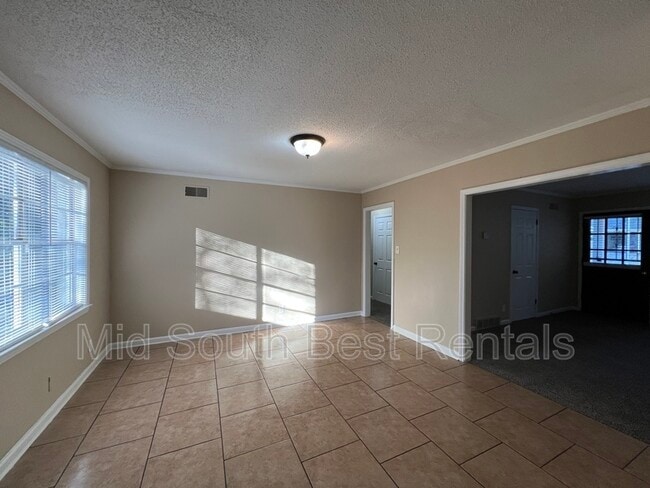 Building Photo - 3255 Frayser View Dr