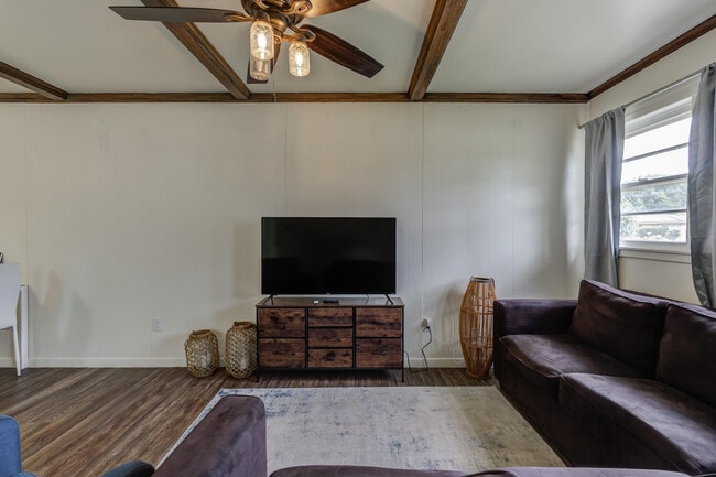 Building Photo - 5323 33rd St