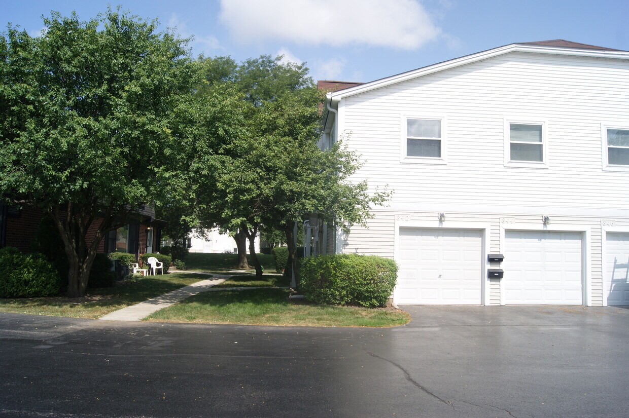 842 Inverrary Ln Unit D, Deerfield, IL 60015 Condo for Rent in