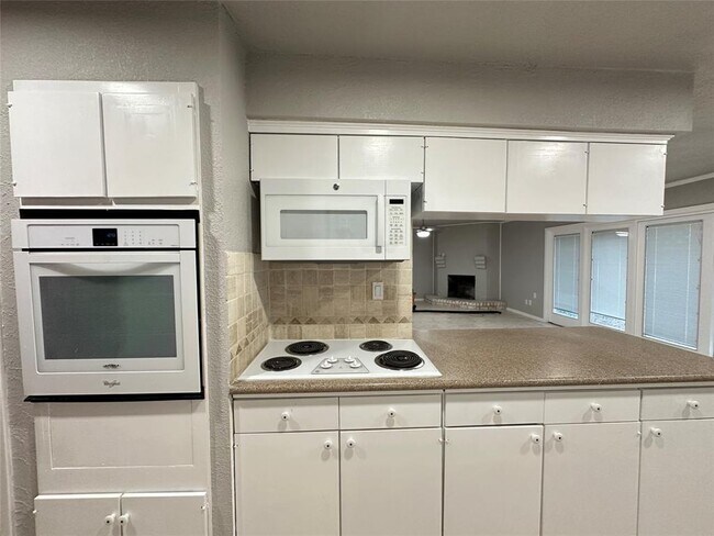 Building Photo - 5926 Par 4 Dr