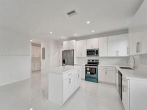 Building Photo - 2631 E 7th Ave