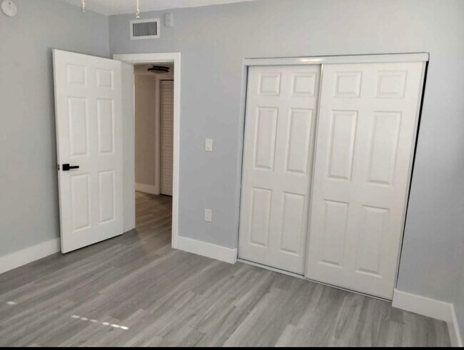 Foto del edificio - 7710 SW 98th St