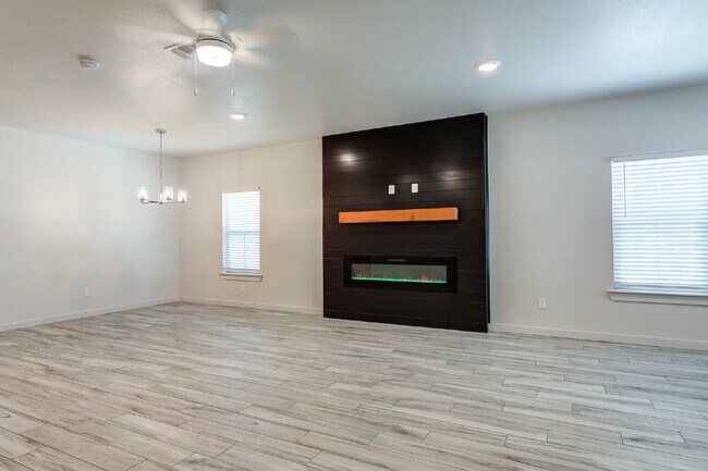 Foto del edificio - Brand new townhomes in Frenship East!