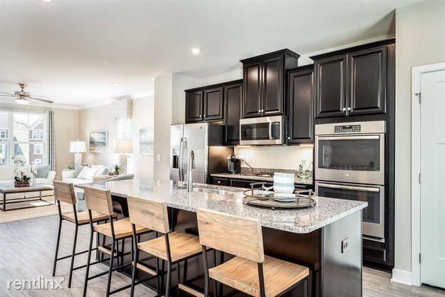 Building Photo - 3 br, 2.5 bath Townhome - 213 Tamworth Creek
