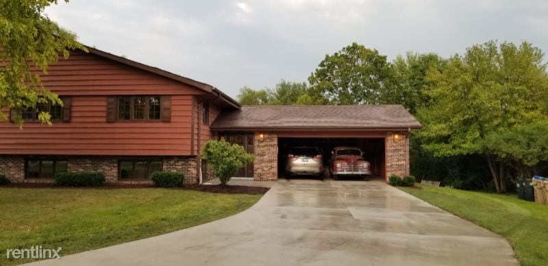 Primary Photo - 4 br, 3 bath House - 12409 85th Ave