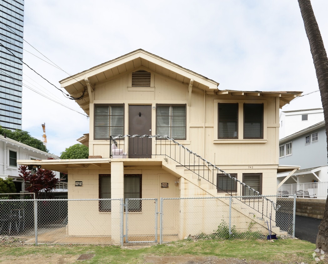 Building Photo - 742 Hauoli St