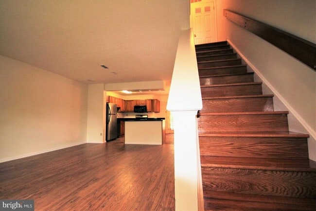 Building Photo - 4 Rampart Dr