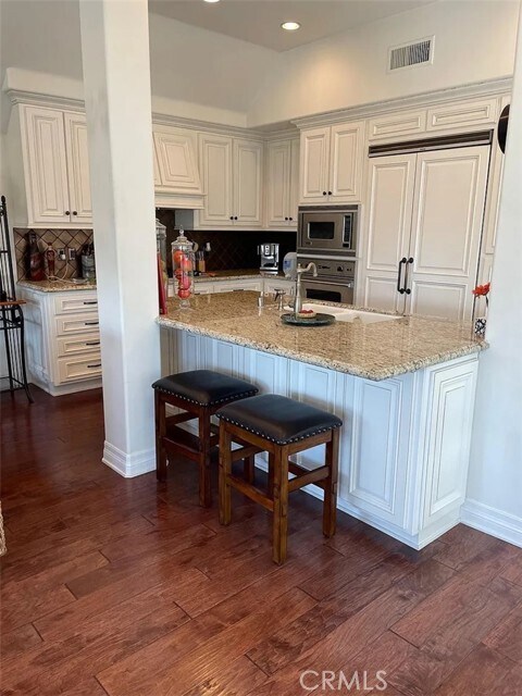 Building Photo - 504 Avocado Ave