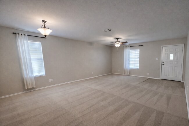 Foto del edificio - Summit at Bulverde Creek — 3 Bedrooms